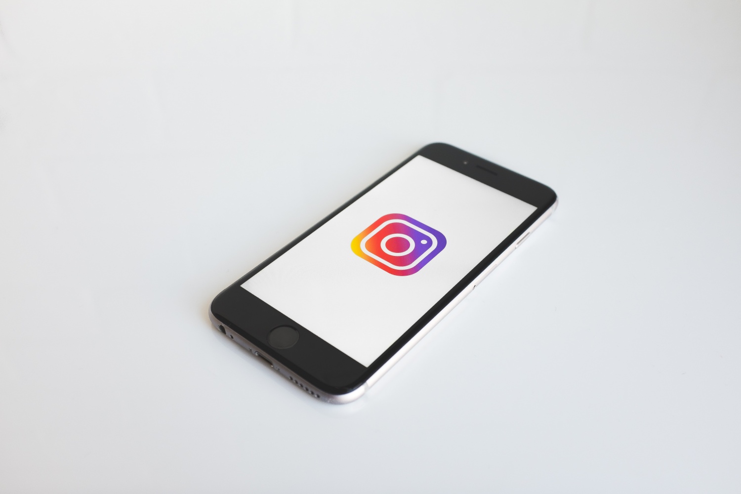 How actual Instagram likes and followers boost up promotional strategies post thumbnail image